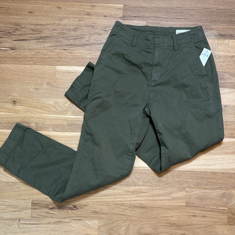 NWT GAP Downtown Khaki Dark Green Chinos Women’s 00